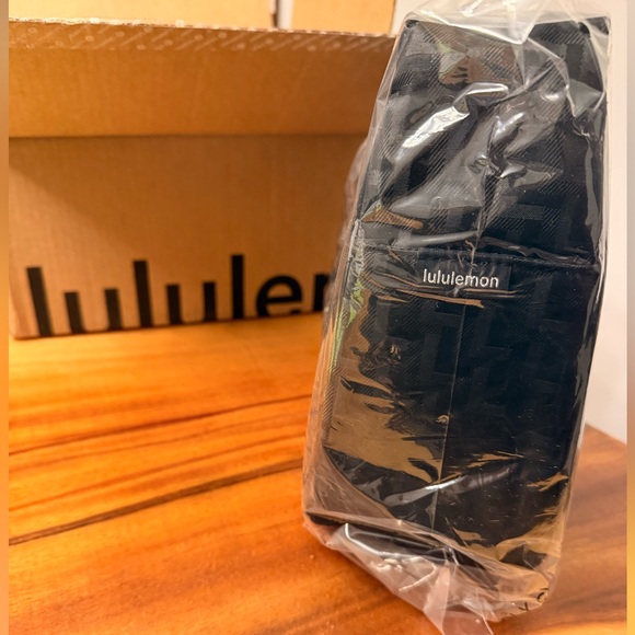 Lululemon City Essentials Shoulder Bag 4L Monogram Jacquard Athletica - Picture 9 of 9